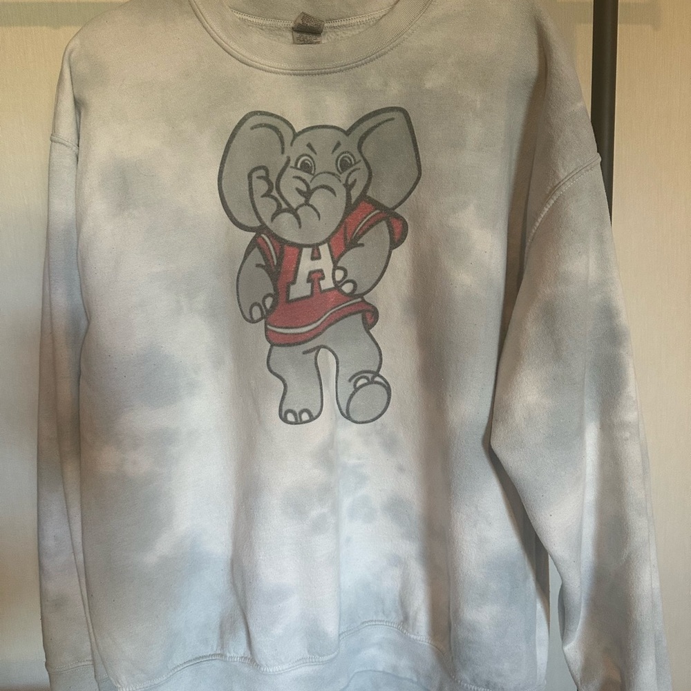 Gildan Light Gray Sweatshirt with Elephant Design